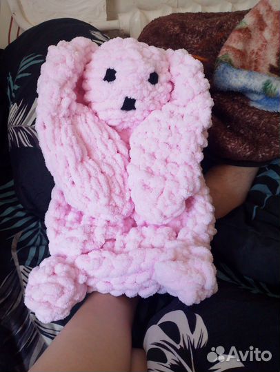 Зайка комфортер из мягкой пряжи