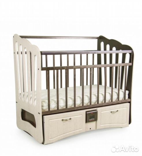 Детская кроватка с маятником и ящиком