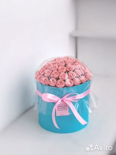 Шоколадные розы в шляпной коробке