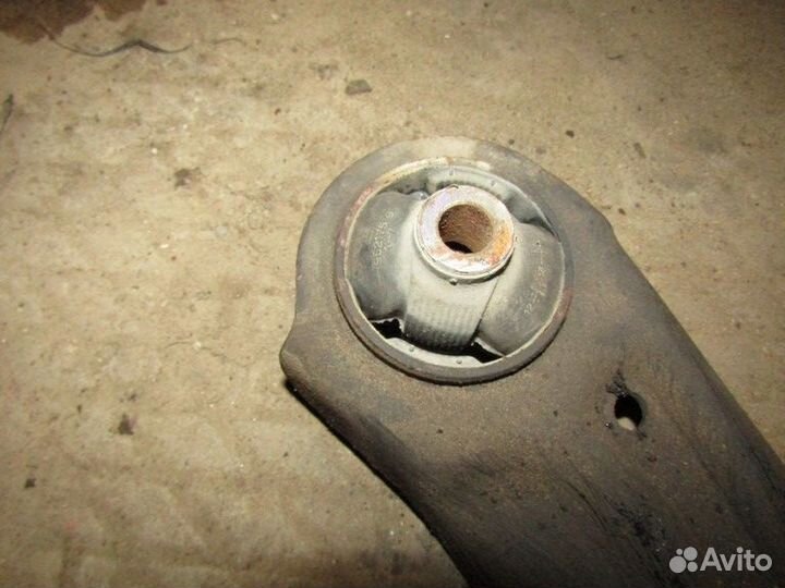 Рычаг передний правый Aveo (T300) 2011