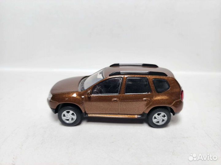 Renault Duster дилерская 1:43