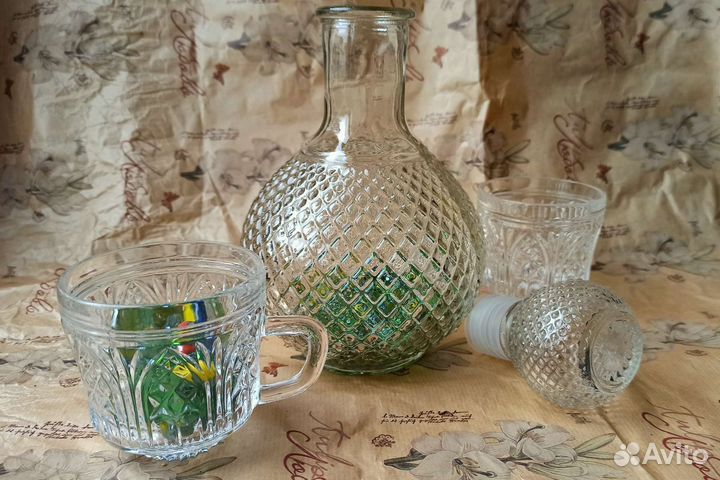 Стеклянный графин-штоф 1 л с двумя стаканами