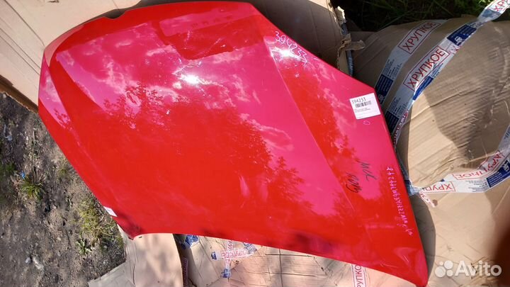 Volkswagen Golf 5 03-09г Jetta 05-11 капот красный