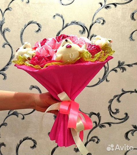 Букет из 5 мишек и роз
