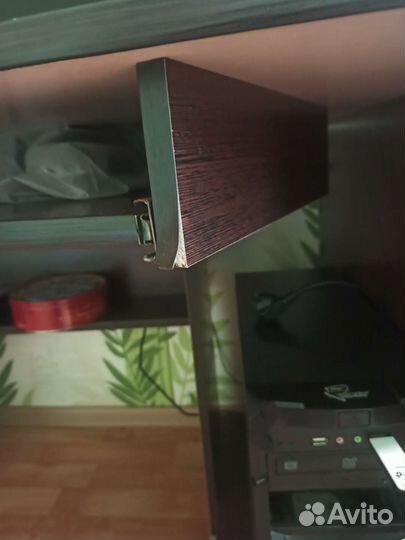 Компьютерный стол с пеналом