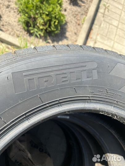 Pirelli Ice Zero FR 215/65 R16