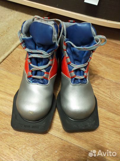 Лыжные ботинки