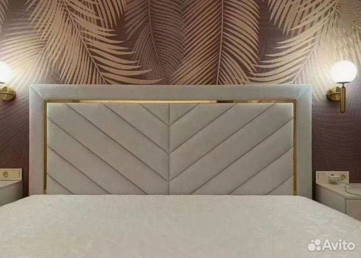 Кровать с мягким изголовьем