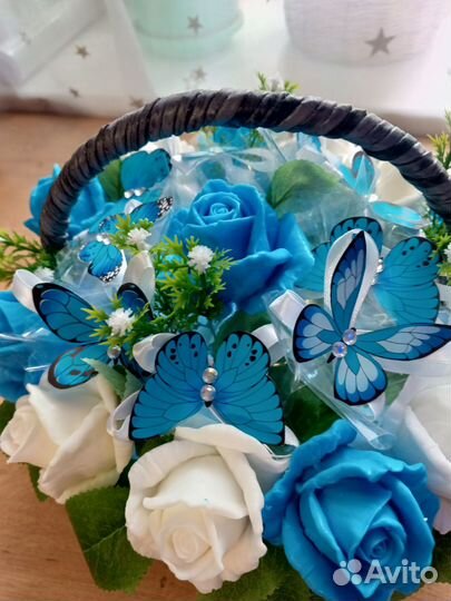 Букет из бабочек с мыльными розами