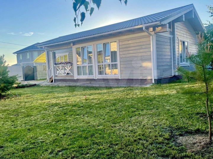 Коттедж 220 м² на участке 8 сот.