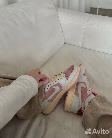 Nike air jordan 1 travis scott