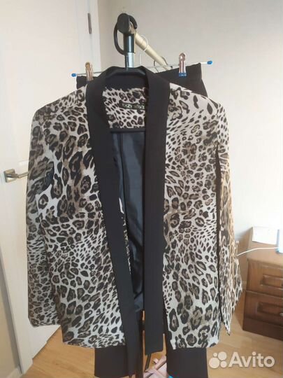 Брючный костюм женский