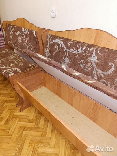 Кухонный мягкий уголок