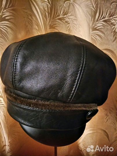 Кожаный берет в отличном состоянии