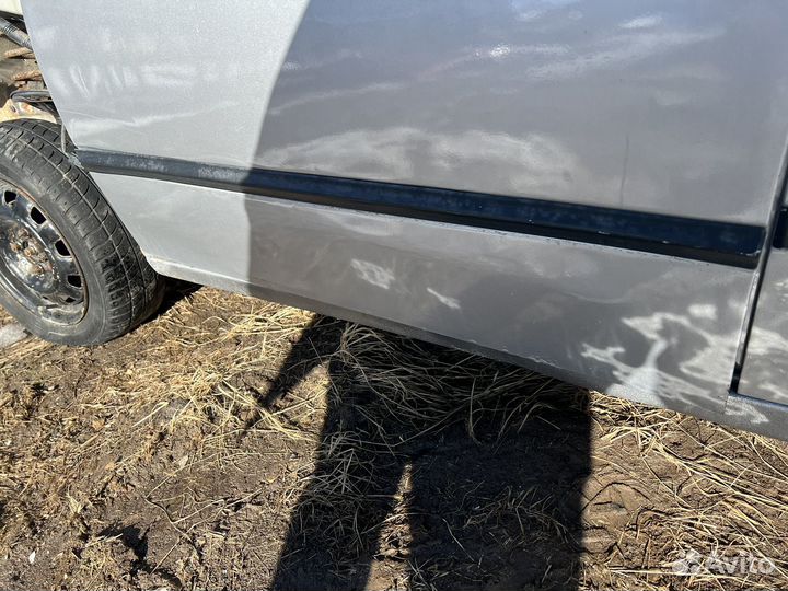 Передняя левая дверь на hyundai Accent