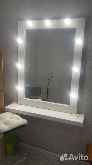 Зеркало с лампами