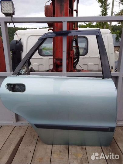 Задняя правая дверь Volvo s40