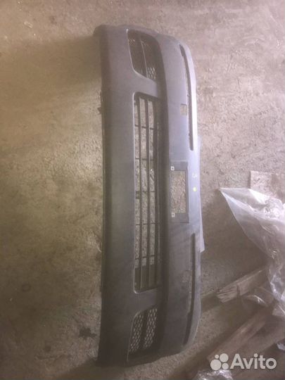 Бампер передний Toyota Hiace TRH206