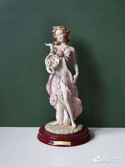 Статуэтка фарфоровая, Италия