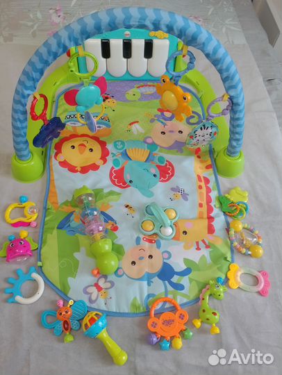 Развивающий коврик Fisher price с пианино
