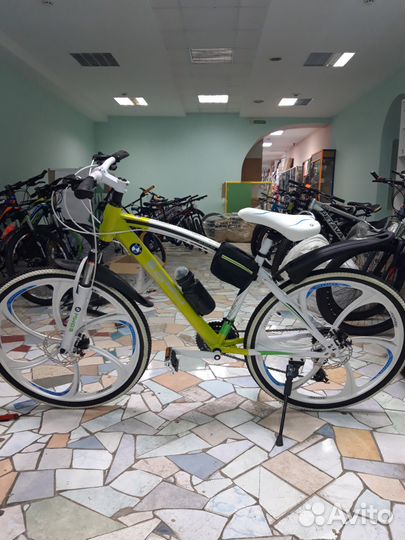 Велосипед на литых дисках BMW