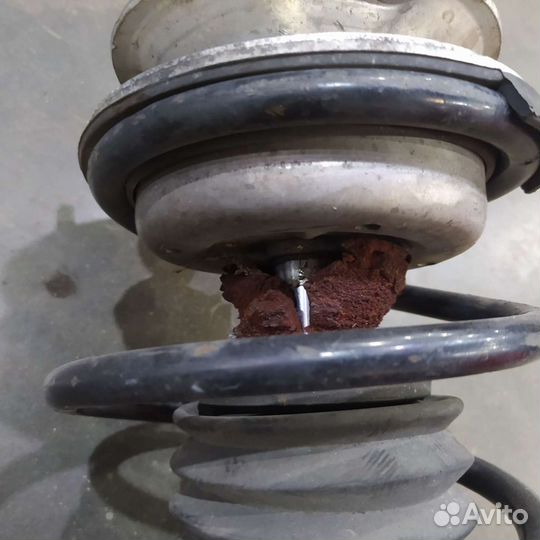 Стойка передняя правая BMW 1-series E81 E82 E87