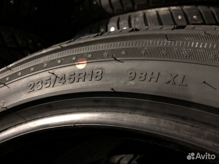 Sailun Ice Blazer Arctic 235/45 R18