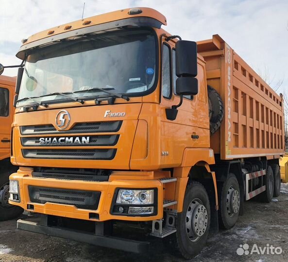 Водитель самосвала