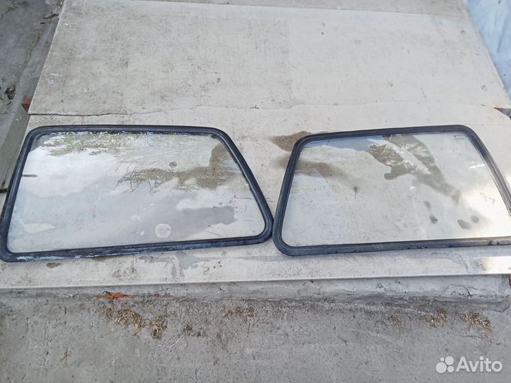 Два боковых стекла