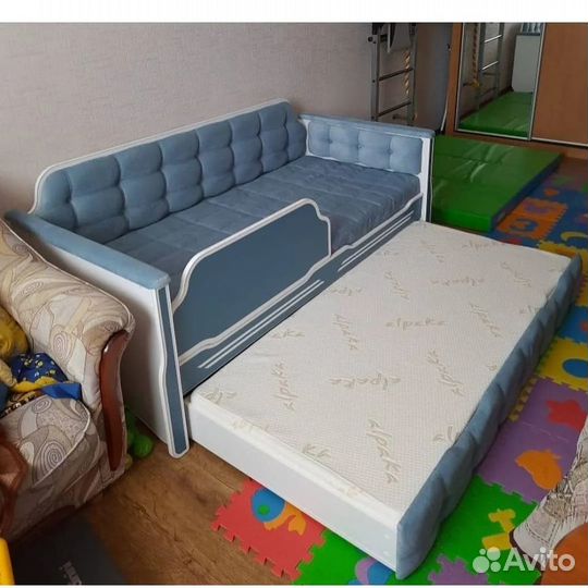 Мягкая тахта с дополнительным спальным местом