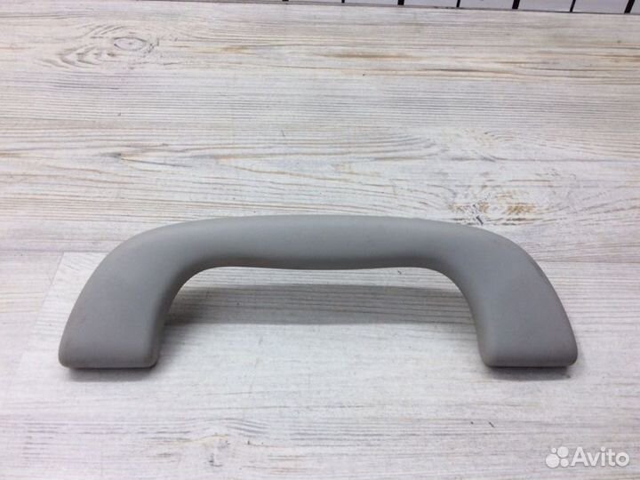 Ручка внутренняя потолочная передняя правая Mazda