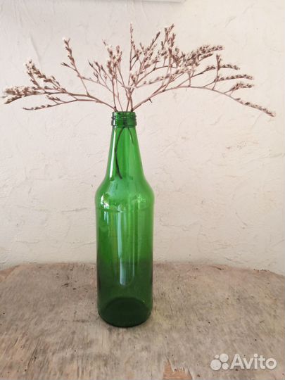 Бутылка зеленое стекло с красной крышкой