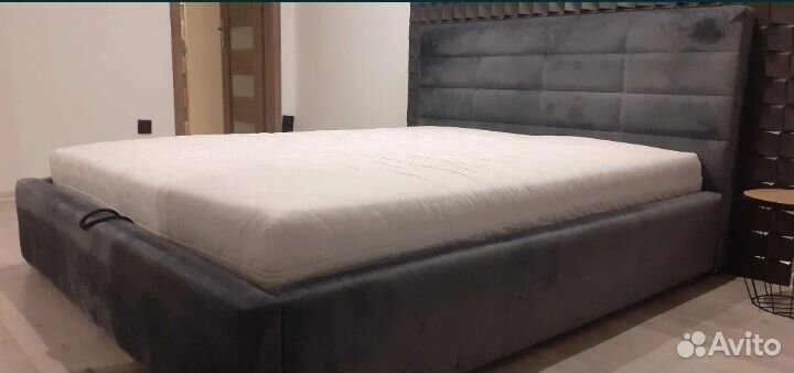 Кровать с матрасом двуспальная