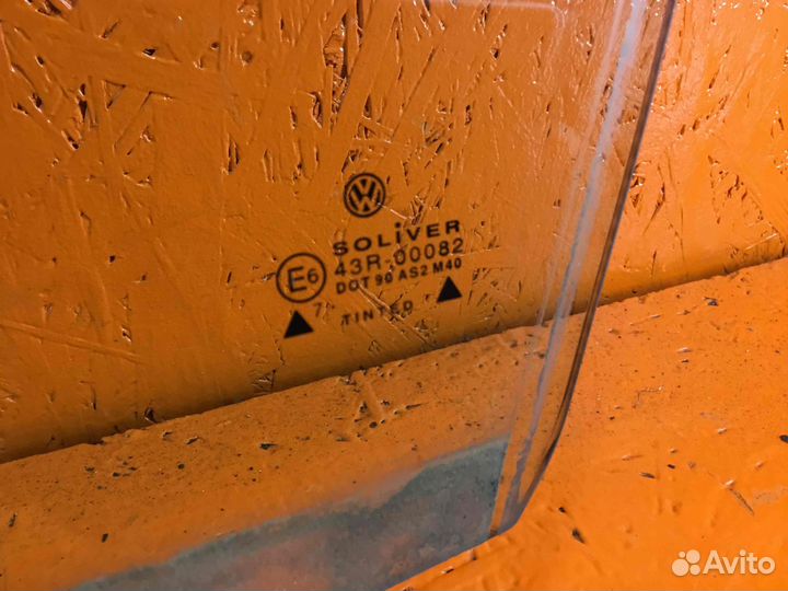 Стекло двери передней левой Volkswagen Passat