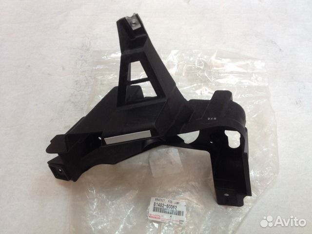 Кронштейн фары Toyota land Cruiser 81482-60062