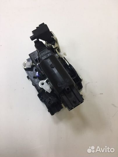 Замок двери с электроприводом. Лада Ларгус
