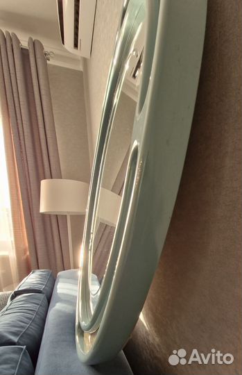 Большое круглое зеркало