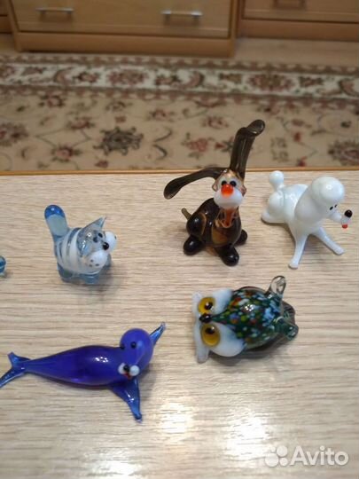 Фигурки из цветного стекла