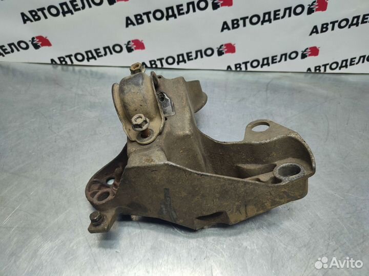 Кронштейн опоры двигателя Audi A6 (C5) TDI 2001 г