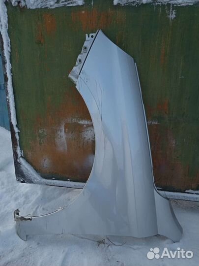 Крыло переднее левое