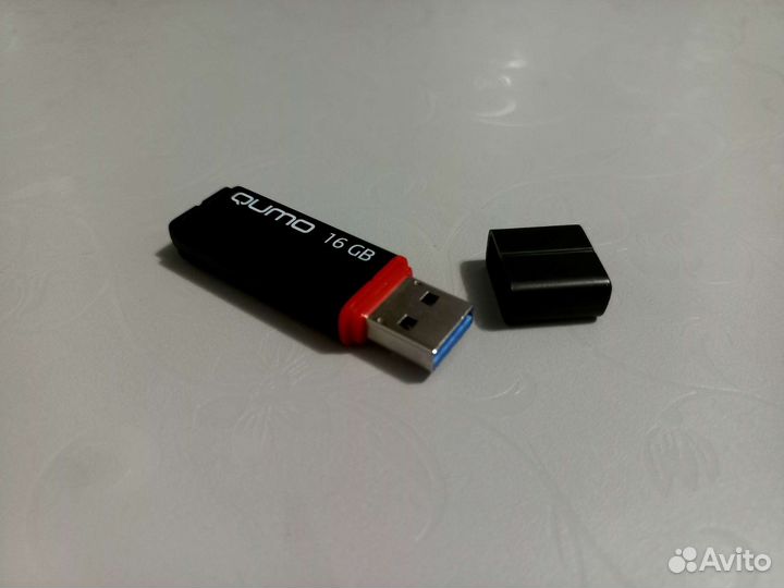 Жесткий диск / SSD / USB с Windows 10
