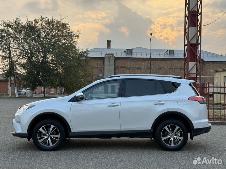 Toyota RAV4 2.2 AT, 2019, 65 164 км