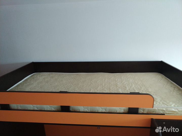 Двухъярусная кровать бу с матрасами