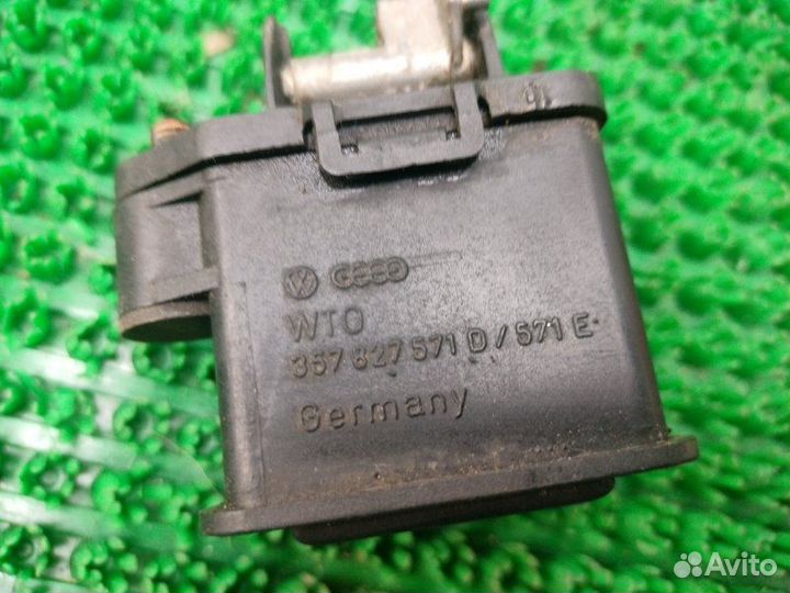 Кнопка открывания багажника задняя левая