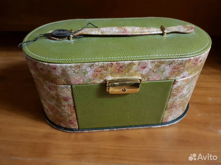 Кожаная шкатулка для ювелирных изделий