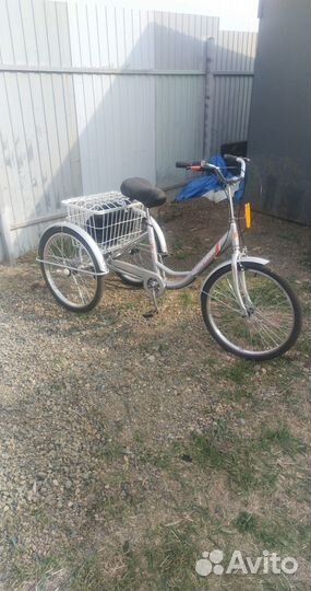 Продается взрослый трехколесный шоссейный велосипе