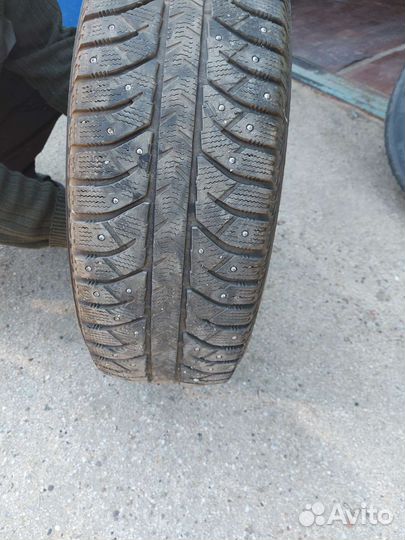 Bridgestone Ice Cruiser 7000 215/65 R16