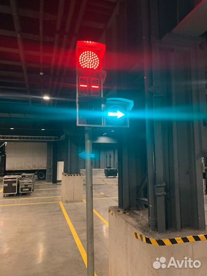 Светофор дорожный