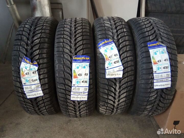 Goodyear UltraGrip Ice 215/65 R16