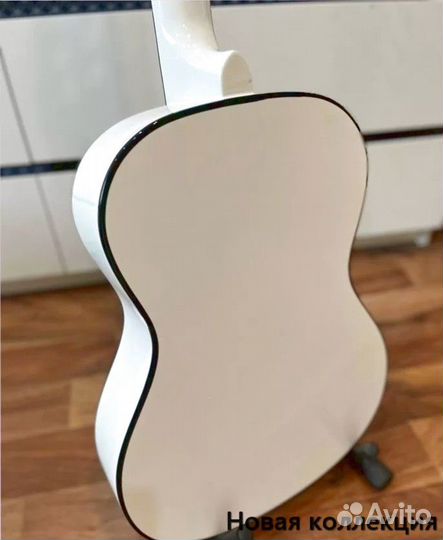 Акустическая гитара